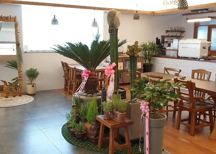 Brown-dot Choeup Hotel