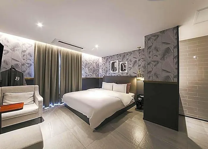 Hotel Brown-dot Choeup 2*