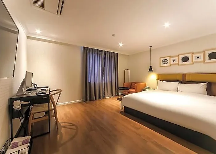 Brown-dot Choeup Hotel 2*