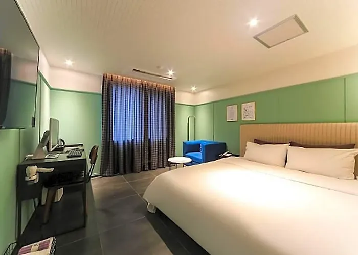Brown-dot Choeup Hotel