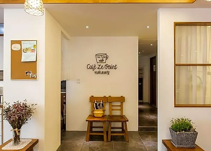 Brown-dot Choeup Hotel 2*