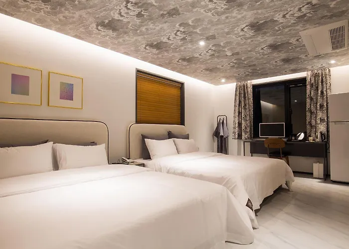 Hotel Brown-dot Choeup 2*