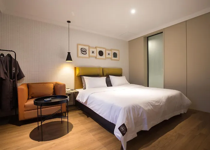 Hotel Brown-dot Choeup 2*